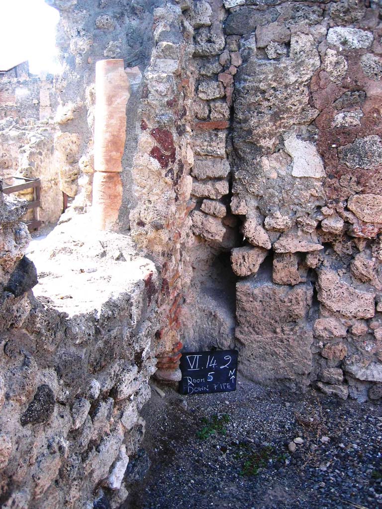 VI.14.2 Pompeii. July 2008. Downpipe. Photo courtesy of Barry Hobson.