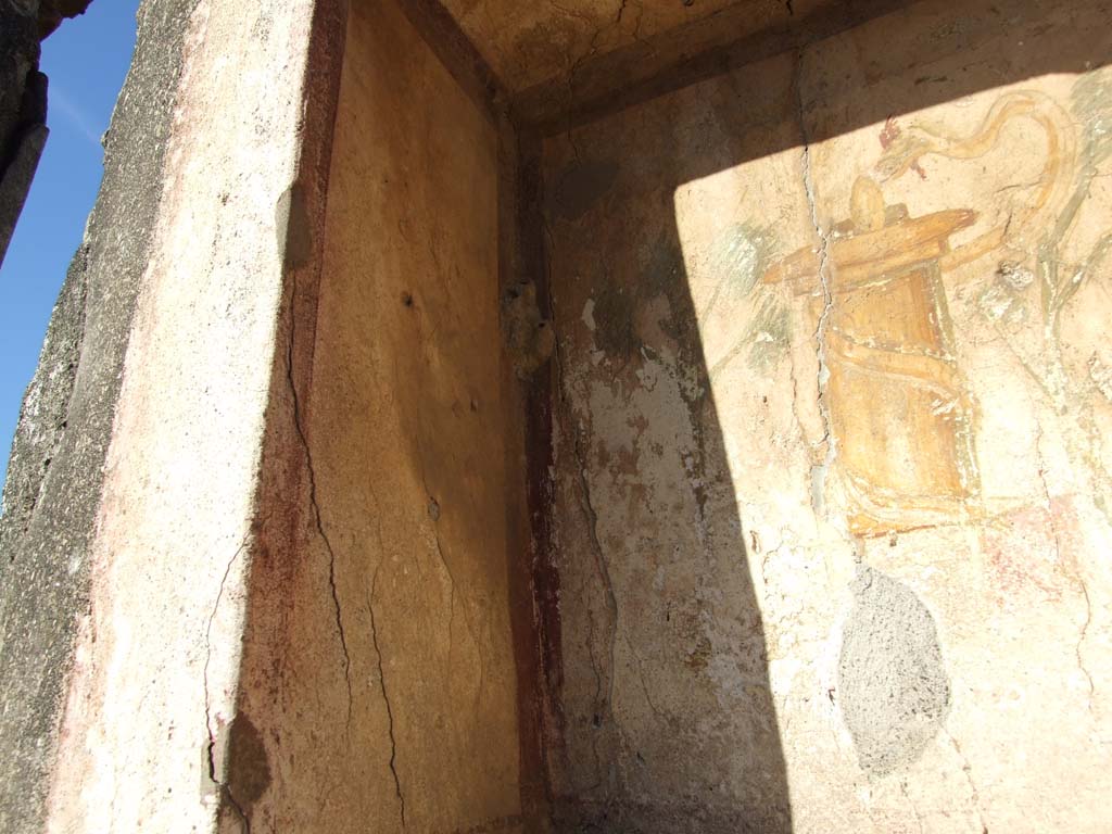 VI.14.43 Pompeii. December 2007. Niche with painted altar with plants and serpent.  