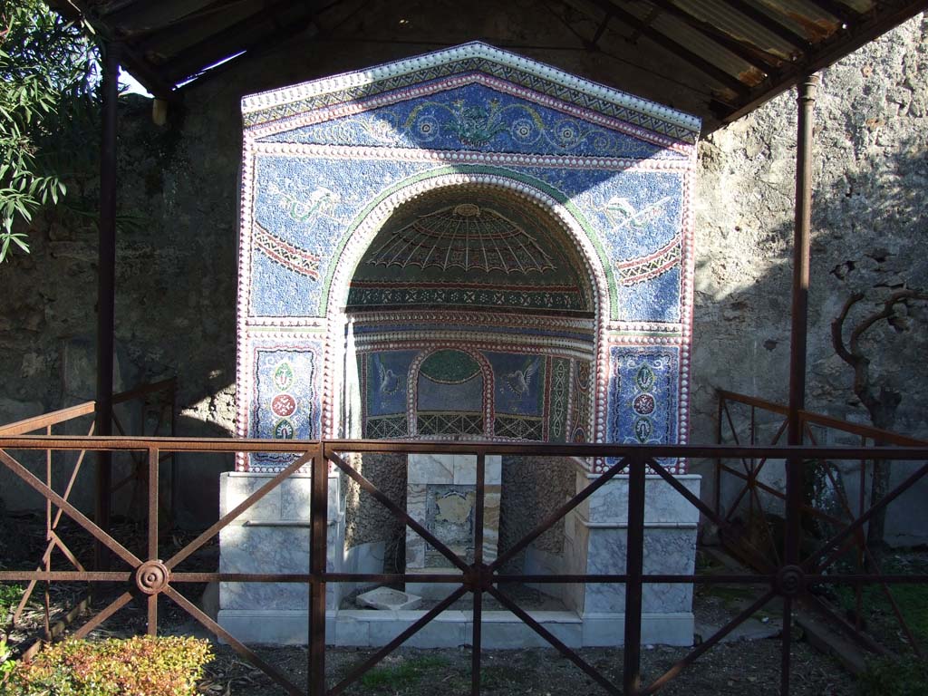 VI.14.43 Pompeii. December 2007. Room 14, mosaic fountain in garden area.  
According to Jashemski, when the fountain was excavated there was a pedestal in the niche, in which stood a statue of Mars.
This is now in Naples Archaeological Museum, inventory number 126249, Ruesch: 1924.
Below on the pedestal was a mask of a woman, which was bordered with mosaic and coloured marble, from which the water jetted.
See Jashemski, W. F., 1993. The Gardens of Pompeii, Volume II: Appendices. New York: Caratzas. (p.152, inc. photo of statue of Mars, fig.164)
