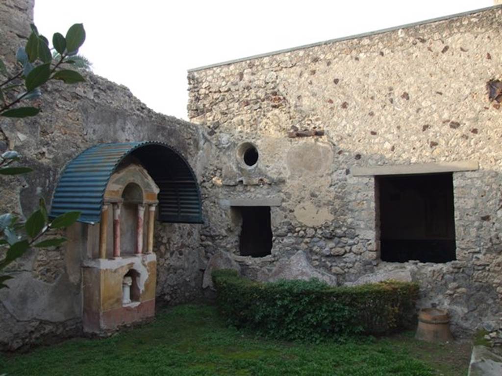 VI.15.8 Pompeii. December 2007.  Looking north in the garden towards windows of cubiculum and tablinum.