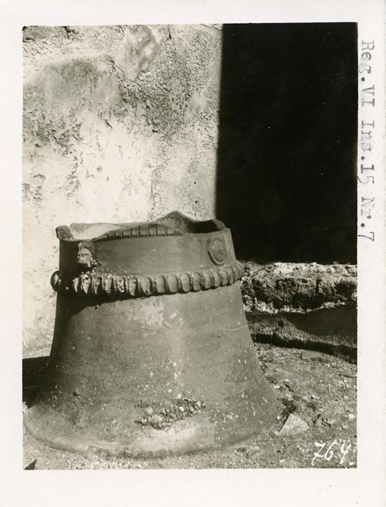 VI.15.8 Pompeii, but shown as VI.15.7 on photo. Pre-1937-39. Terracotta puteal.
Photo courtesy of American Academy in Rome, Photographic Archive. Warsher collection no. 764.
