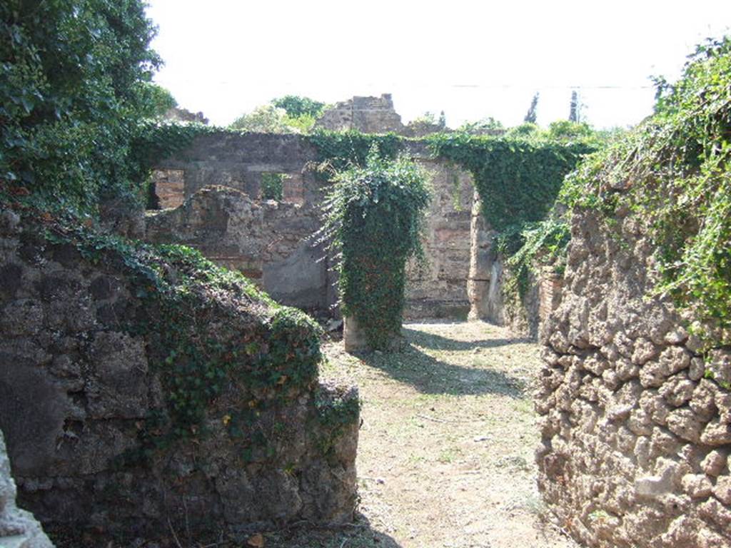 VI.15.20 Pompeii. September 2005. Looking west from cubiculum in south-east corner of atrium, towards entrance doorway.