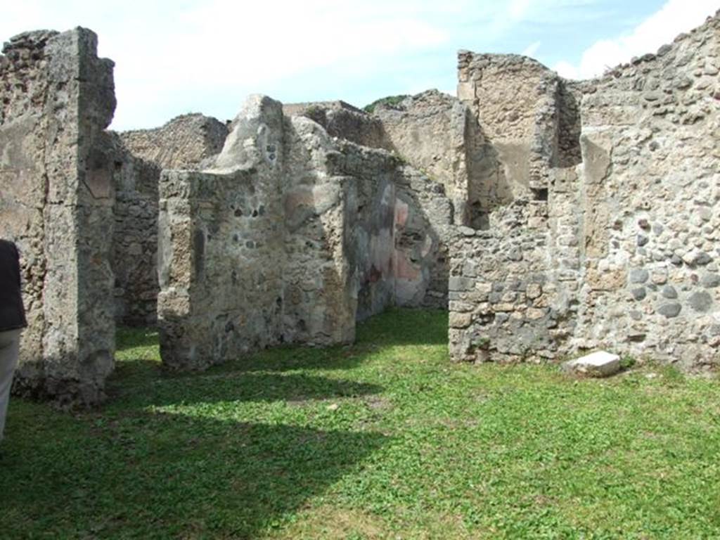 VI.16.32 Pompeii. March 2009. Room B, looking north across atrium, towards doorways to rooms D and E.