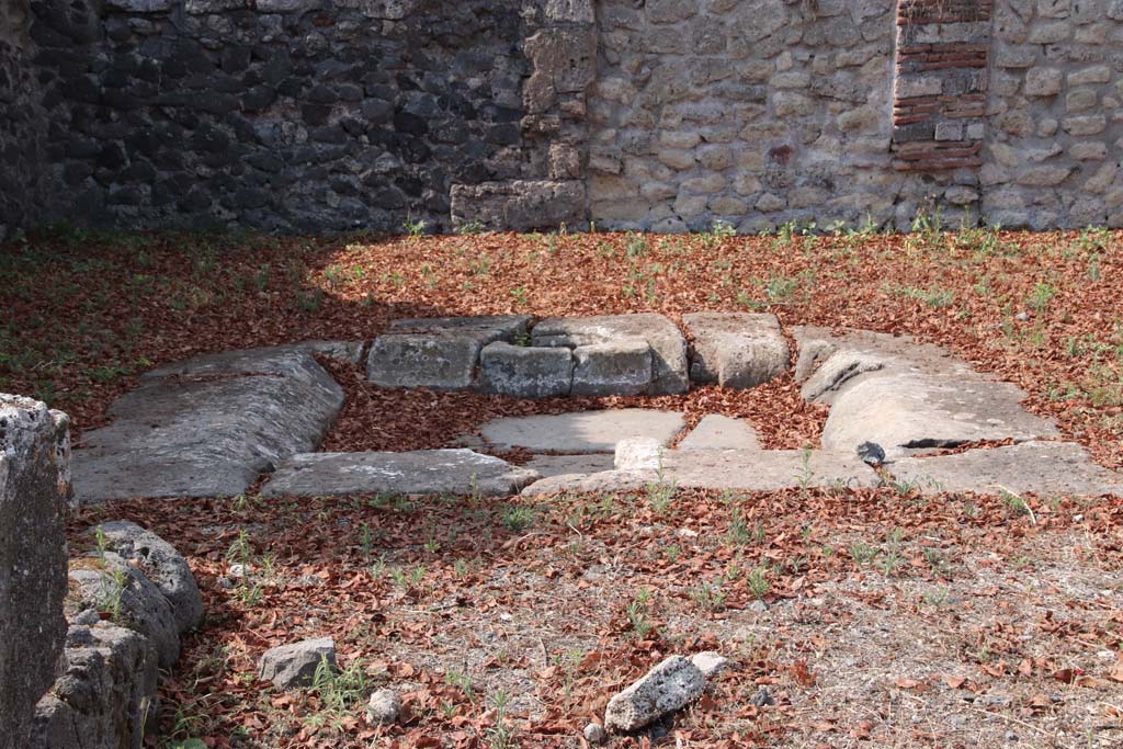 VI.17.16 Pompeii. September 2021. Looking west towards impluvium in atrium. Photo courtesy of Klaus Heese.

