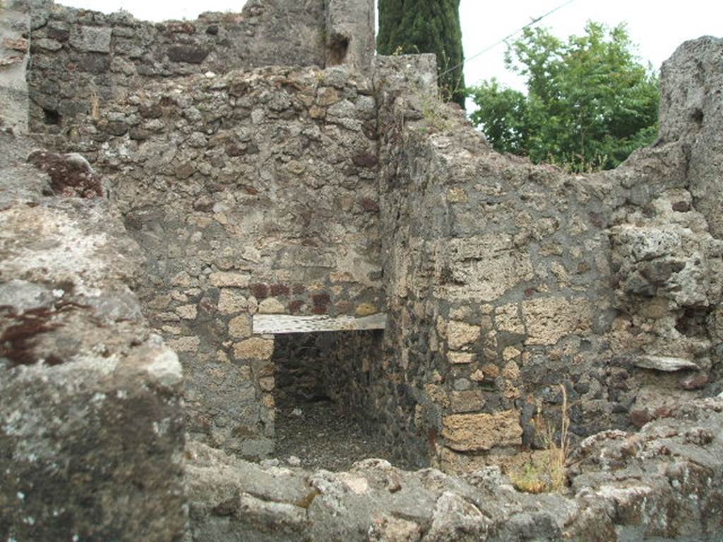 VI.17.16/17 Pompeii. May 2005. Looking south, to doorway below VI.17.17, cellars?.