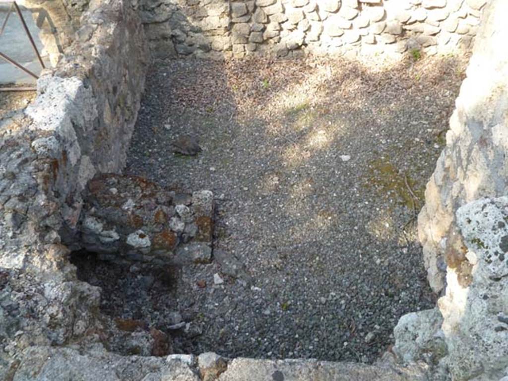 VI.17.16/17 Pompeii. May 2011. Part of the lower area, linked with VI.17.17, looking east.