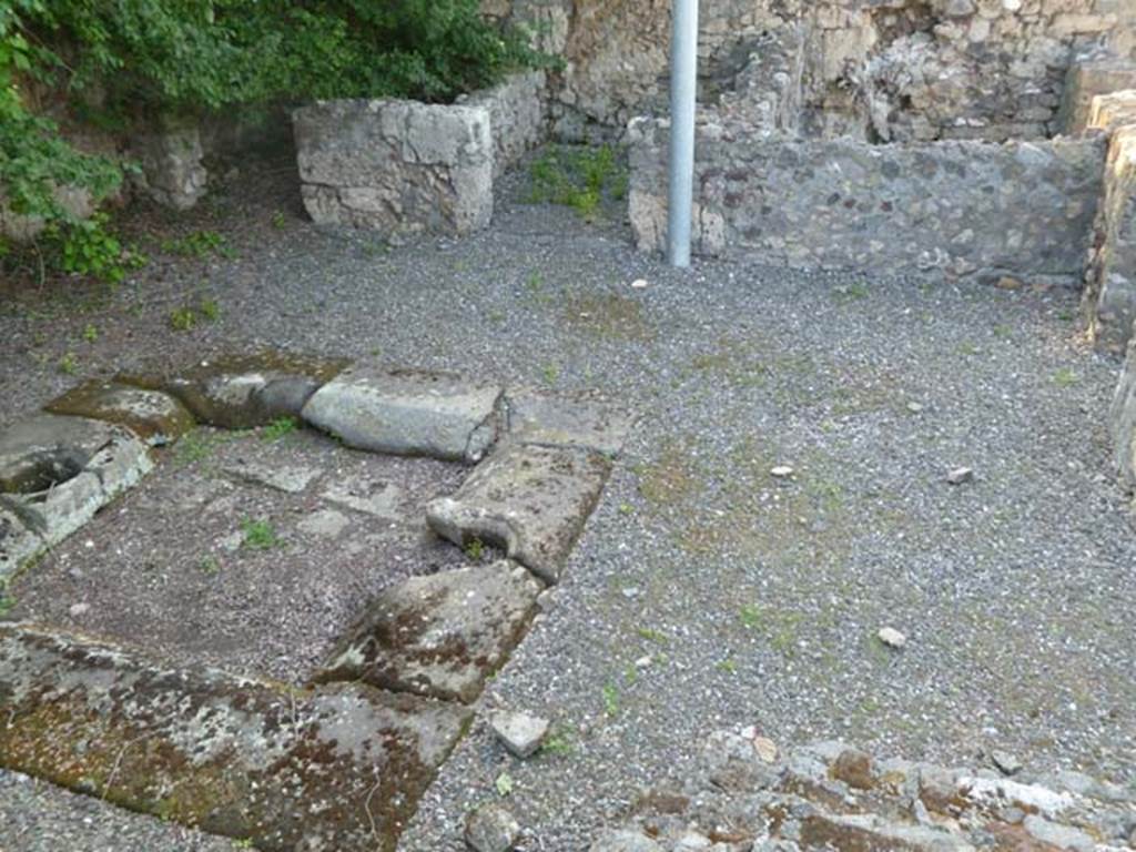 VI.17.16 Pompeii. May 2011. Looking towards north side of atrium.