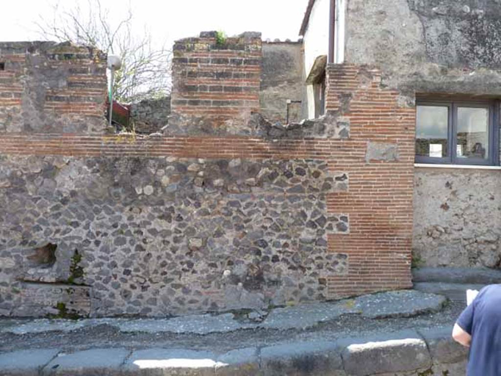 VI.17. 28 and or VI.17.29, Pompeii. May 2010.  Wall facade on west side of Via Consolare.