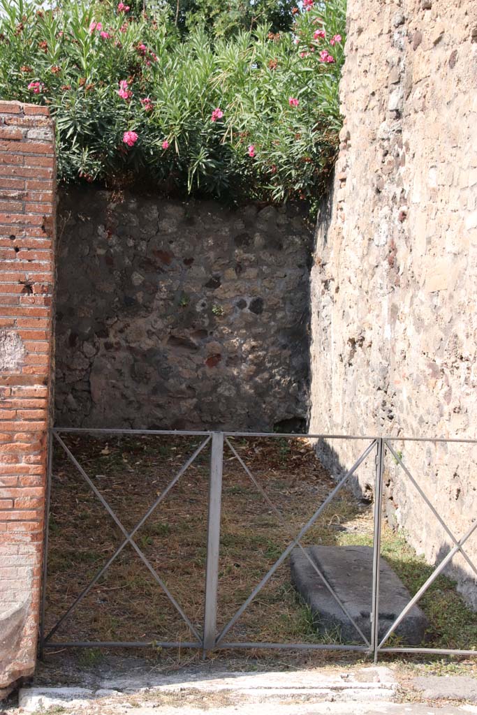 VI.17.30 Pompeii. September 2021. 
Looking towards west wall, north-west corner and north wall. Photo courtesy of Klaus Heese.

