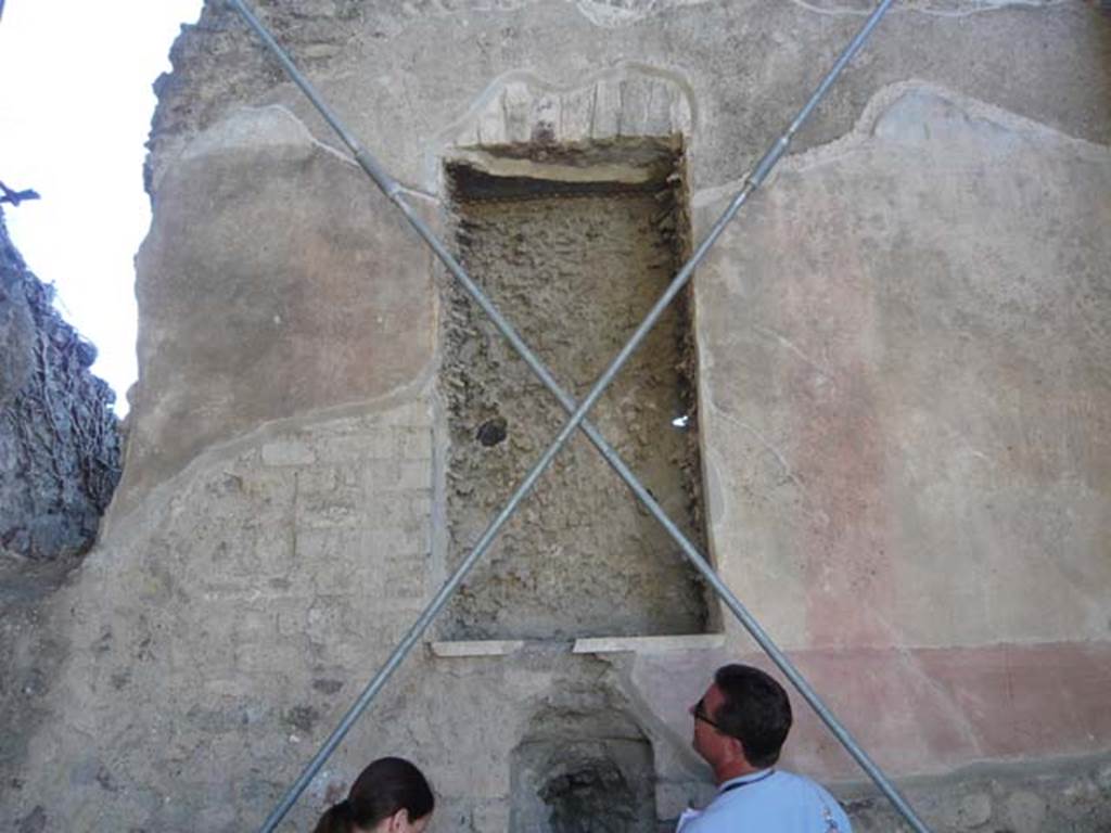 VII.1.8 Pompeii. May 2012. Niche in west wall of nymphaeum F.
Photo courtesy of Buzz Ferebee.
