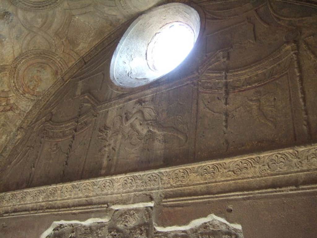 VII.1.8 Pompeii. September 2005.  West end wall in vestibule.