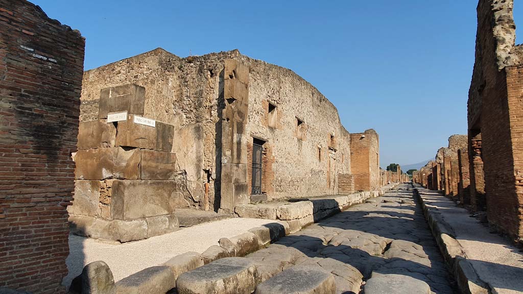 VII.1.14 Pompeii, in centre. July 2021. Looking north towards entrance on west side of Via Stabiana.
Foto Annette Haug, ERC Grant 681269 DCOR
