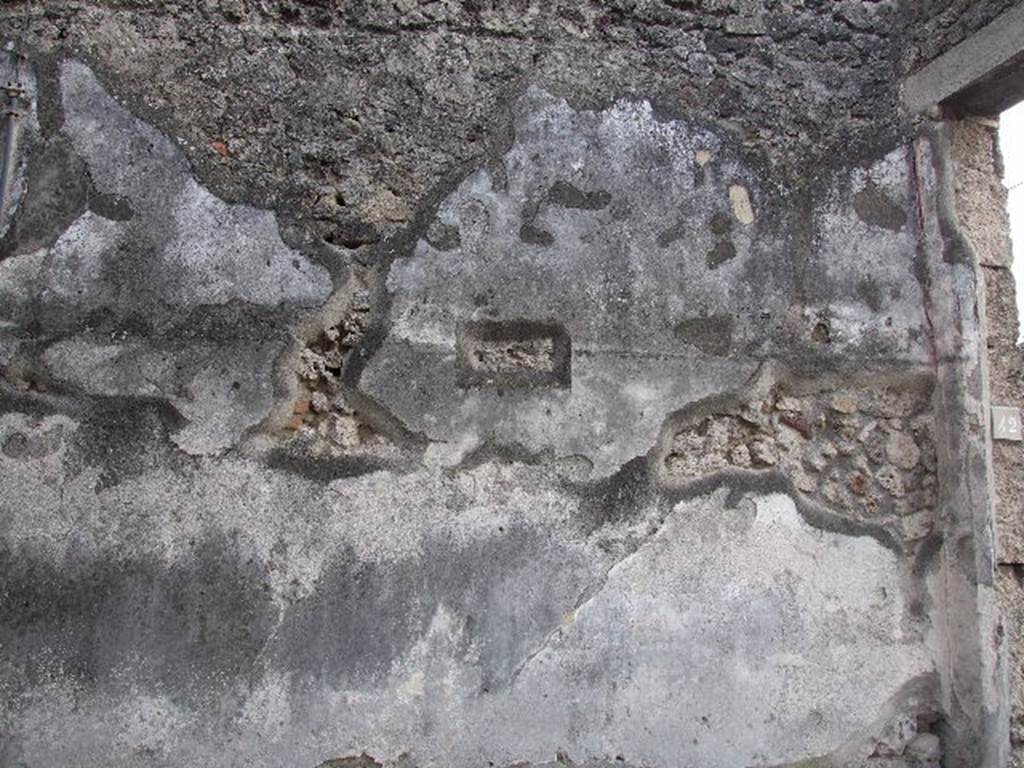 VII.1.41 Pompeii. December 2006. Rear south wall.
“On a wall of the workshop itself, Marcus Nonius Campanus, a soldier of the eighth praetorian cohort, wrote his name, also letting us know that he served in the century (Roman Army Unit) of M. Caesius Blando, whose name occurs twice on the columns of the peristyle of the house. It has been supposed that both of them, being in the retinue of some emperor in Pompeii, ended up settling in this city”.
(Sopra una parete della bottega stessa Marco Nonio Campano, soldato dell’ottava coorte pretoriana, scrisse il proprio nome, facendoci anche sapere che egli serviva nella centuria di M. Cesio Blando, il cui nome ricorre due volte sulle colonne del peristilio della casa. Si e supposto che l’uno e l’altro, trovandosi al seguito di qualche imperatore in Pompei, finirono per stabilirsi in questa citta.)
See Sogliano, A. Guida di Pompei, 1899, (p.34).
