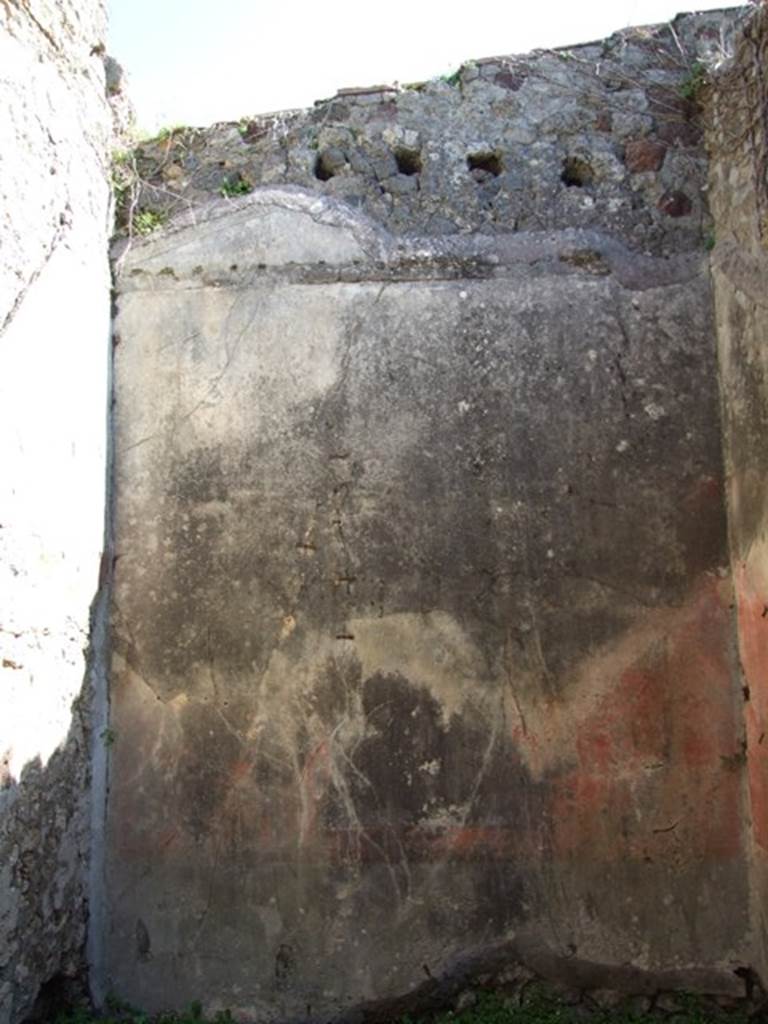 VII.2.18 Pompeii. March 2009. Room 3, east wall of cubiculum, with remains of wall painting in centre.