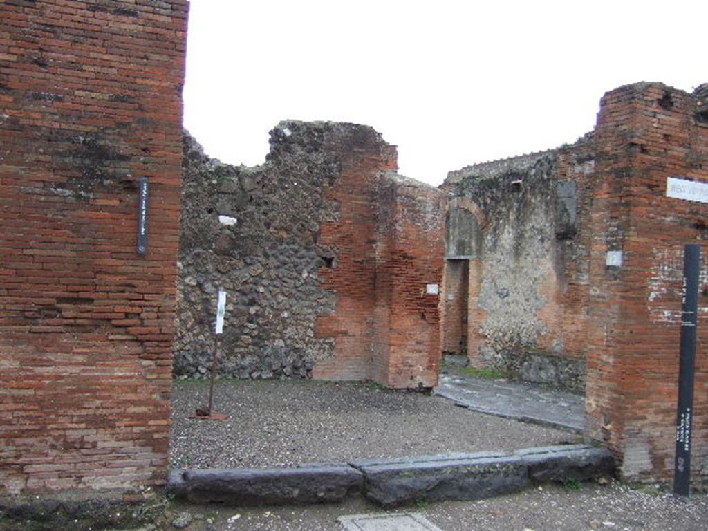 VII.4.15 Pompeii. December 2005. Entrance on corner of Via del Foro, looking south-east towards other entrance on Via degli Augustali.