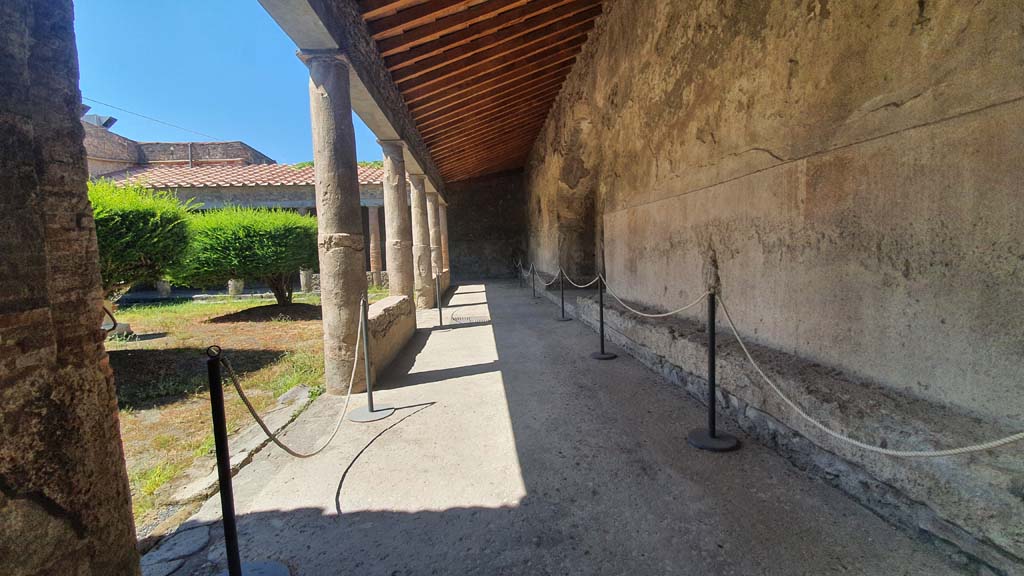 VII.5.24 Pompeii. May 2017. Looking west along north portico (7) supported by columns. At the side are stone benches (8).  Photo courtesy of John Puffer.
