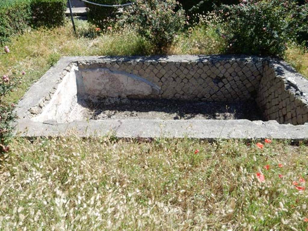 VII.7.5, Pompeii. May 2018. Rectangular pool in peristyle. Photo courtesy of Buzz Ferebee.