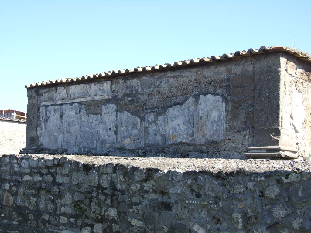 VII.7.32 Pompeii. March 2009. West wall of podium and cella.