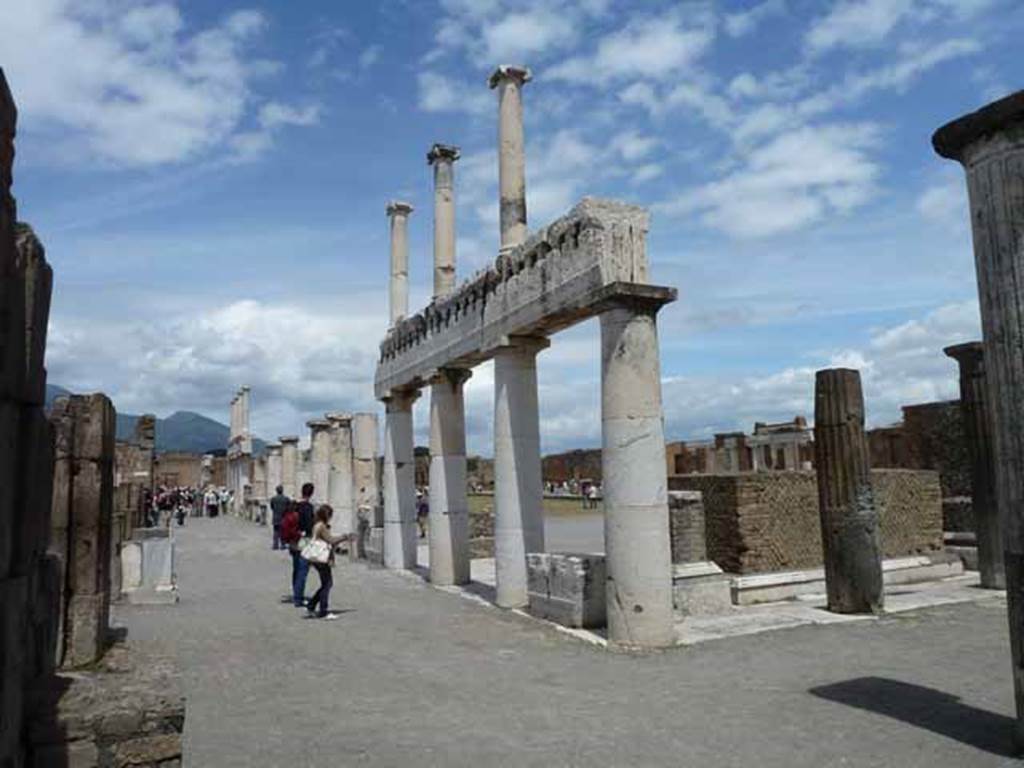 VII.8 Pompeii Forum. May 2010. Looking towards west side of Forum, on left, and south side, on right. 