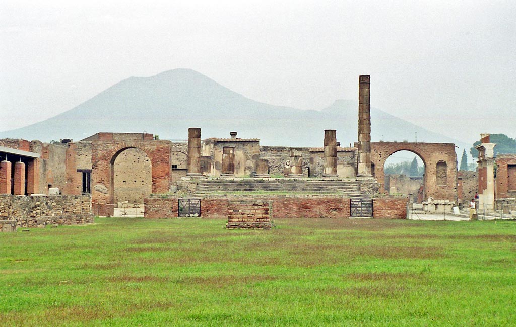 VII.8.1 Pompeii. October 2001. Looking north across the forum towards the temple. Photo courtesy of Peter Woods.