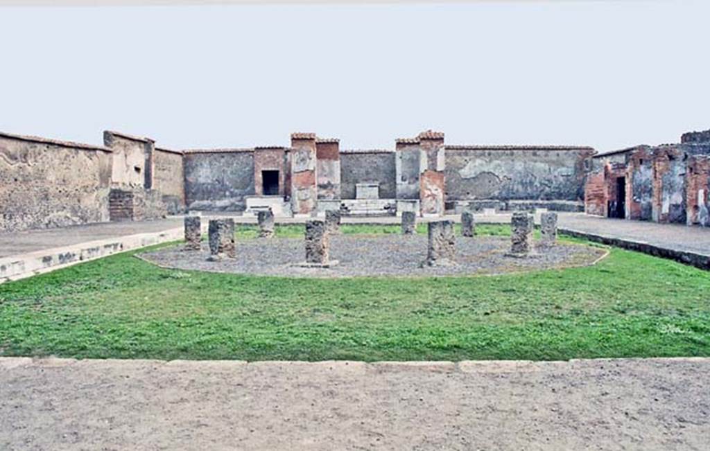 VII.9.7 and VII.9.8 Pompeii. October 2001. Looking east across the Macellum. Photo courtesy of Peter Woods.
