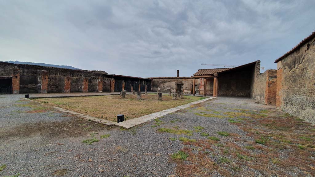 VII.9.7/8 Pompeii. August 2021. Looking south-west from north-east corner. 
Foto Annette Haug, ERC Grant 681269 DÉCOR.
