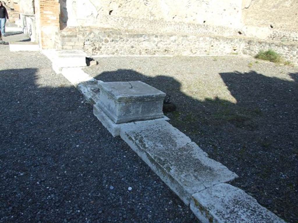 VII.9.7 and VII.9.8 Pompeii. Macellum. December 2007. Threshold of large room in south-east corner.  Market room used for the sale of meat and fish.  

