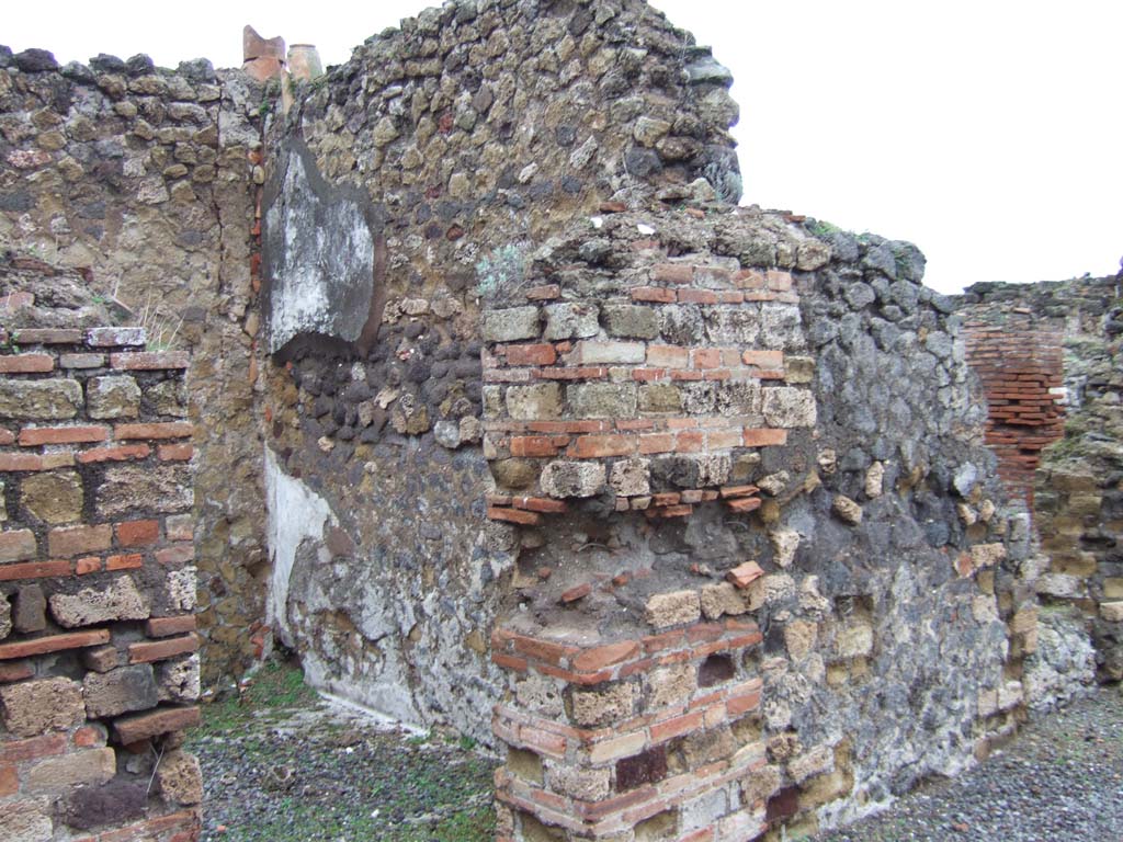 VII.9.33 Pompeii. December 2005. First room on north side.