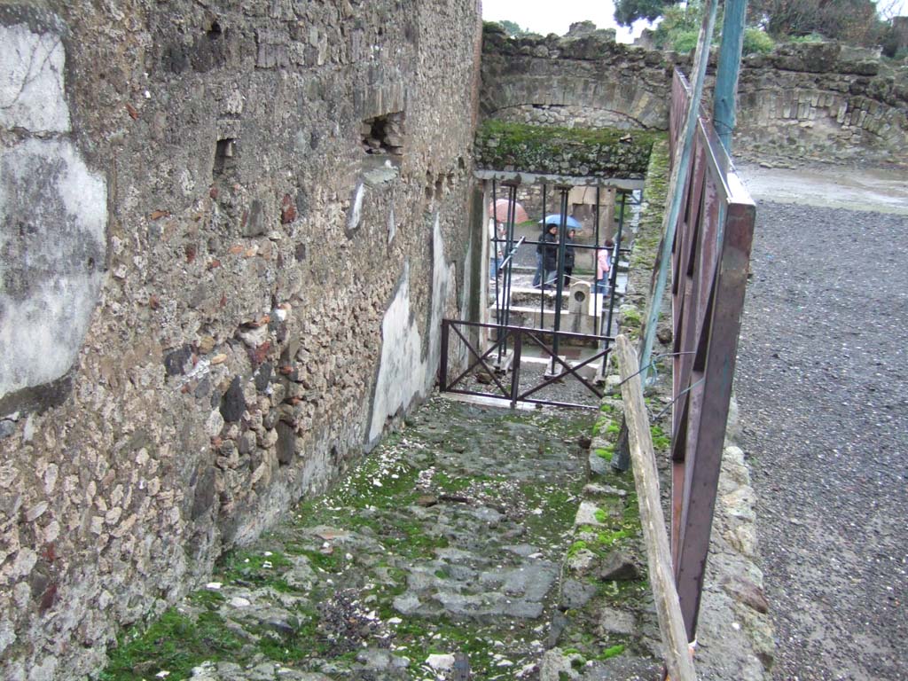 VII.9.67 Pompeii. December 2005. Looking down rear stairs/ramp in Eumachia’s building