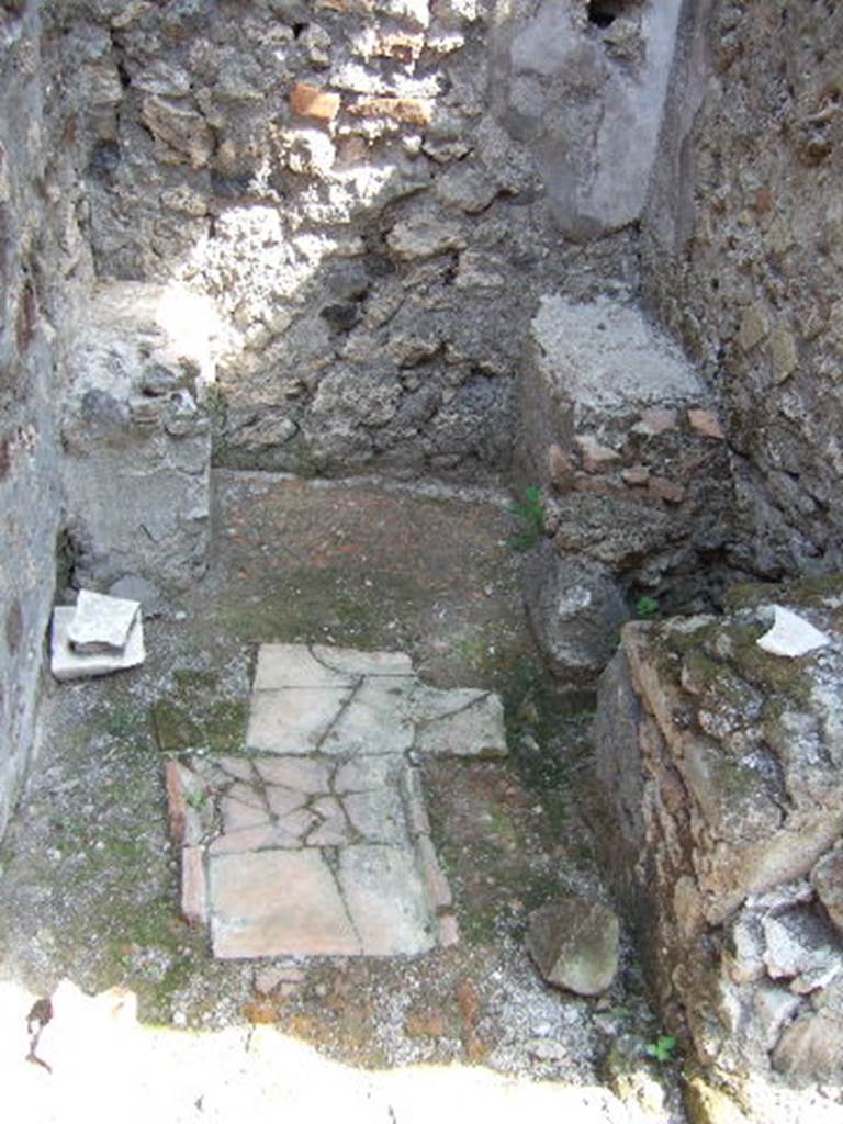 VII.15.3 Pompeii. September 2005. Latrine.