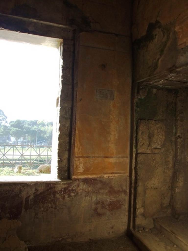 VII.16.17-22 Pompeii. December 2007. North-west corner of cubiculum, and window to hanging garden in west wall.