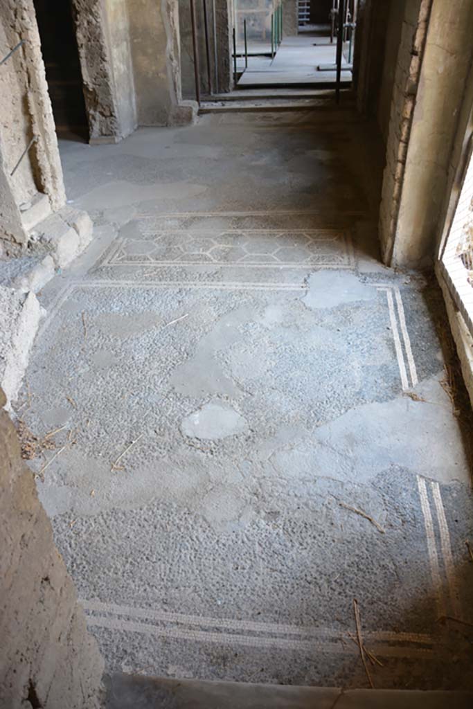 VII.16.22 Pompeii. October 2018. Looking south across landing 55 near staircase 54, on left.
Foto Annette Haug, ERC Grant 681269 DCOR.
