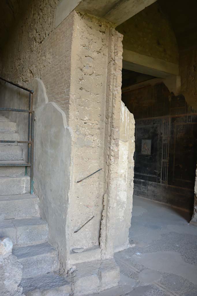 VII.16.22 Pompeii. October 2018. 
Looking south-east from landing 55 near stairs (54) towards doorway to room 58 with black walls.
Foto Annette Haug, ERC Grant 681269 DCOR.
