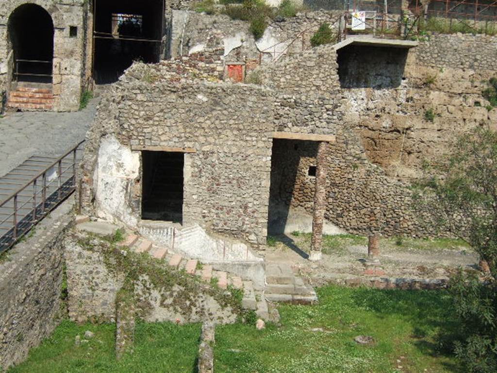 VIII.1.a Pompeii. May 2006. Inside and outside steps at north end of portico.  