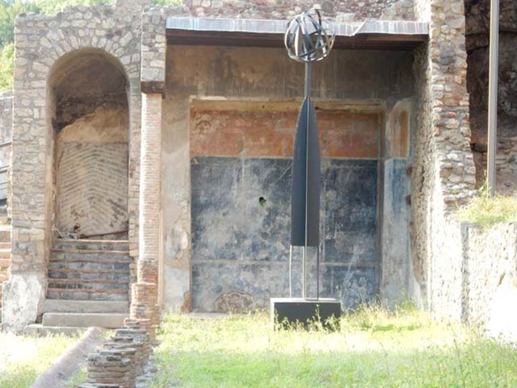 VIII.1.a, Pompeii. May 2018. Looking towards north end of portico. Photo courtesy of Buzz Ferebee.