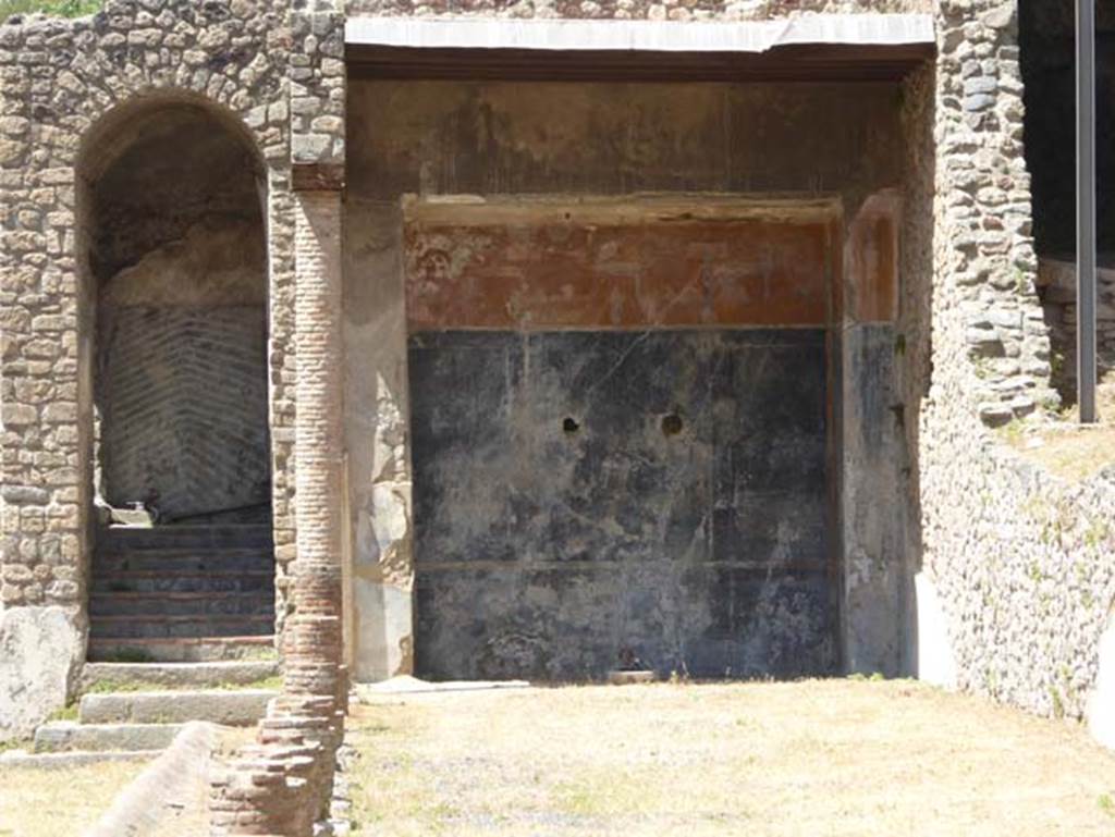 VIII.1.a, Pompeii. June 2017. Looking towards north end of portico. Photo courtesy of Michael Binns.