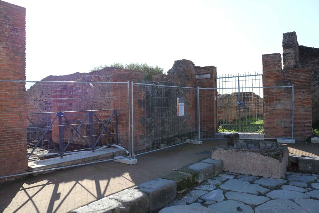 VIII.2.21 Pompeii, on left, and VIII.2.20, on right. December 2018. 
Looking towards entrances at south end of Via delle Scuole, at junction with Via della Regina. Photo courtesy of Aude Durand.

