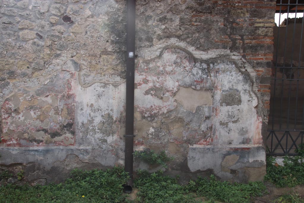 VIII.2.24 Pompeii. October 2023. South wall of bar-room, with doorway into palestra, on right. Photo courtesy of Klaus Heese.