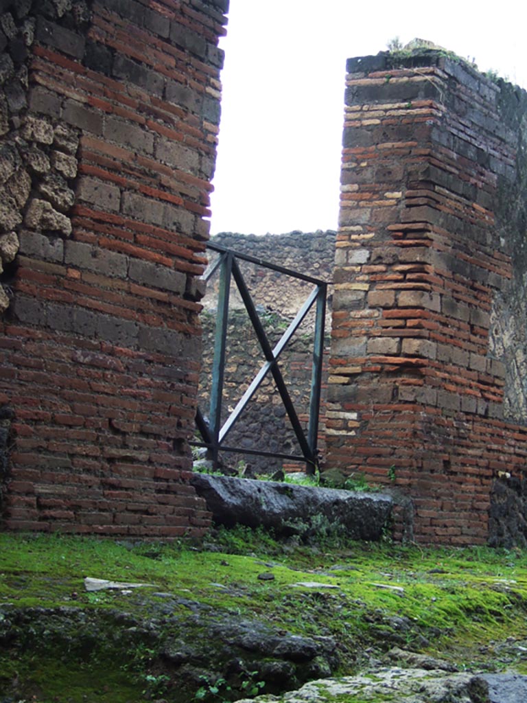 VIII.2.37 Pompeii. December 2005. Entrance doorway.