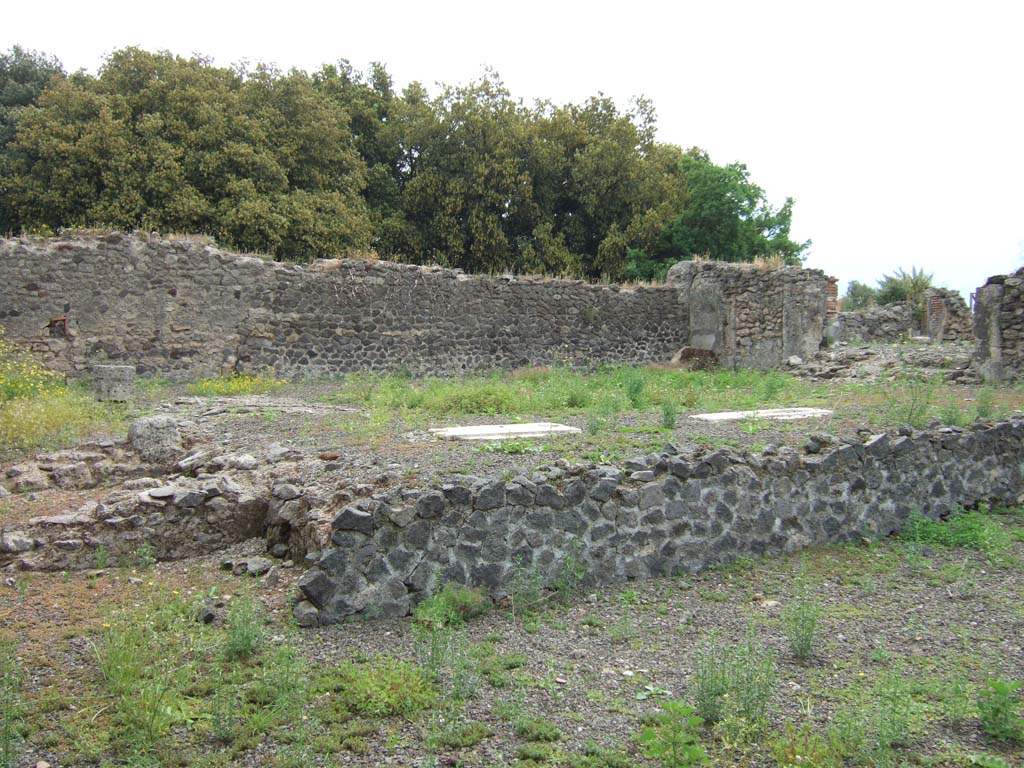 VIII.2.37 Pompeii. May 2006. Looking east across large room or atrium from VIII.2.36.