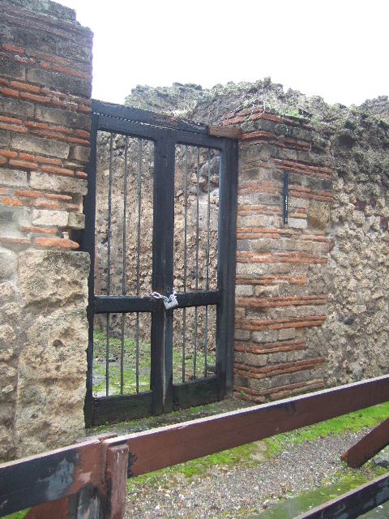 VIII.2.39 Pompeii.  December 2004. Entrance.