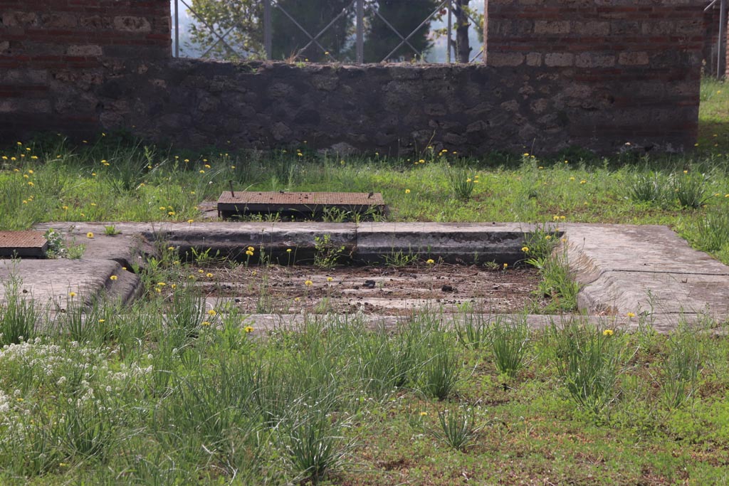 VIII.2.39 Pompeii. October 2023. Looking south across impluvium in atrium. Photo courtesy of Klaus Heese.