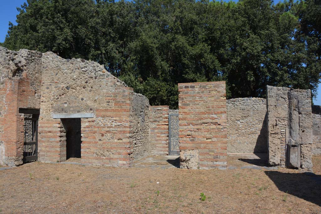 VIII.2.39 Pompeii. September 2019. 
Looking towards north side of atrium, with entrance corridor, in centre, with doorways to room c and d, on right.
On the left is the doorway to room n, followed by room d, against the north wall on the west side of entrance corridor.
Foto Annette Haug, ERC Grant 681269 DÉCOR
