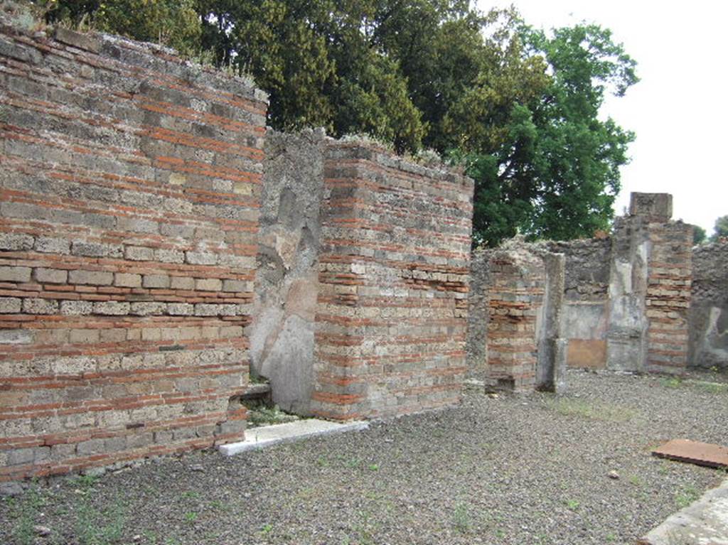 VIII.2.39 Pompeii. May 2006. East side of atrium with doorways to rooms e, f and g.