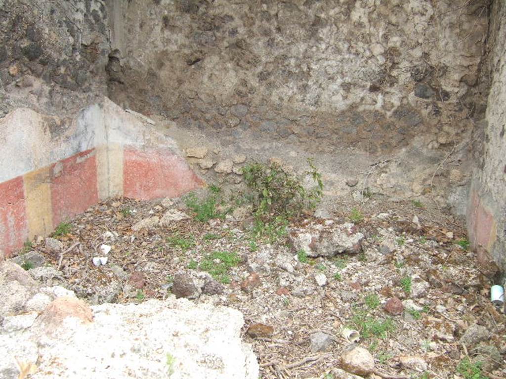 VIII.2.39 Pompeii. May 2006. First lower floor cubiculum, on the left of the terrace, with a window opening onto the terrace.