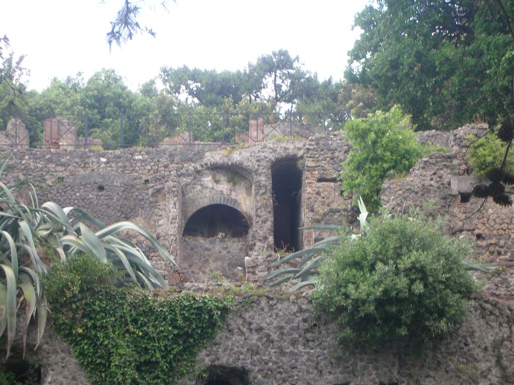 VIII.2.39 Pompeii. May 2011. 
Looking north towards room l, on first lower floor, centre left, and corridor a’. centre right. Photo courtesy of Ivo van der Graaff.
