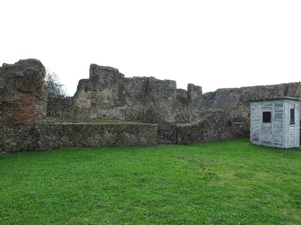 VIII.3.1 Pompeii. December 2006. Podium or platform with large niche on south wall.