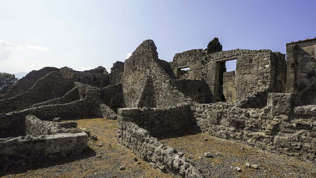 VIII.4.17 Pompeii, August 2021. 
Looking south from VIII.4.17 through doorway into rear rooms of VIII.4.18. Photo courtesy of Robert Hanson.
