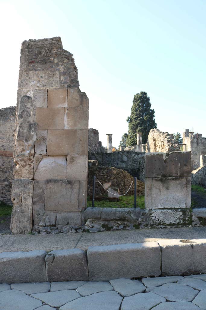 VIII.4.24 Pompeii. December 2018. 
Looking west to entrance on Via Stabiana. Photo courtesy of Aude Durand.
Found in April 1853, painted in red on the pilaster, on the right, between VIII.4.24 and 23, was 
C(eium)  S(ecundum)  II vir(um)  i(ure)  [d(icundo)]
o(ro)  v(os)  f(aciatis)     [CIL IV 1000]
See Pagano, M. and Prisciandaro, R., 2006. Studio sulle provenienze degli oggetti rinvenuti negli scavi borbonici del regno di Napoli. Naples: Nicola Longobardi. (p.168) 
