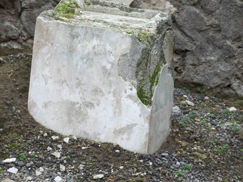 VIII.4.24 Pompeii.  Street altar.  December 2007.  Altar.